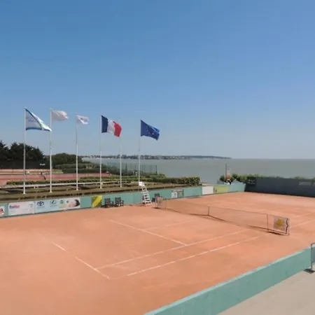 T3 Avec Terrasses Et Parking Prive En Centre-ville De Royan, A 200m De La - Fr-1-71-90 *