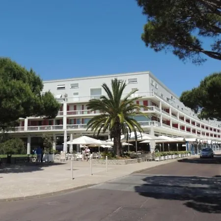 T3 Avec Terrasses Et Parking Prive En Centre-ville De Royan, A 200m De La - Fr-1-71-90 Διαμέρισμα