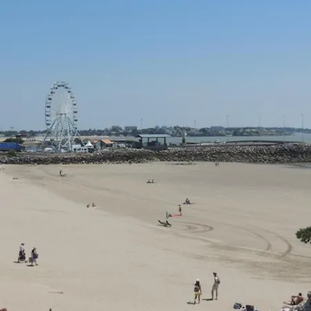 T3 Avec Terrasses Et Parking Prive En Centre-ville De Royan, A 200m De La - Fr-1-71-90 *