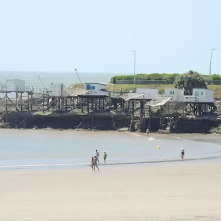 T3 En Centre-ville Avec Terrasse Et Parking Prive A - Fr-1-71-90 Apartmán Royan