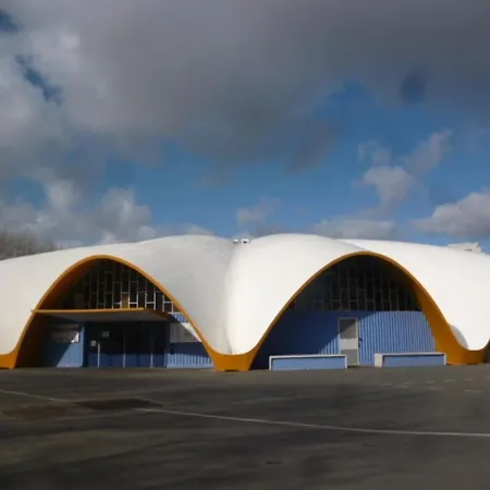 T3 En Centre-ville Avec Terrasse Et Parking Prive A - Fr-1-71-90 * Royan